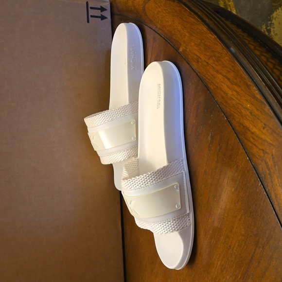 Michael Kors White Slides - Picture 3 of 4